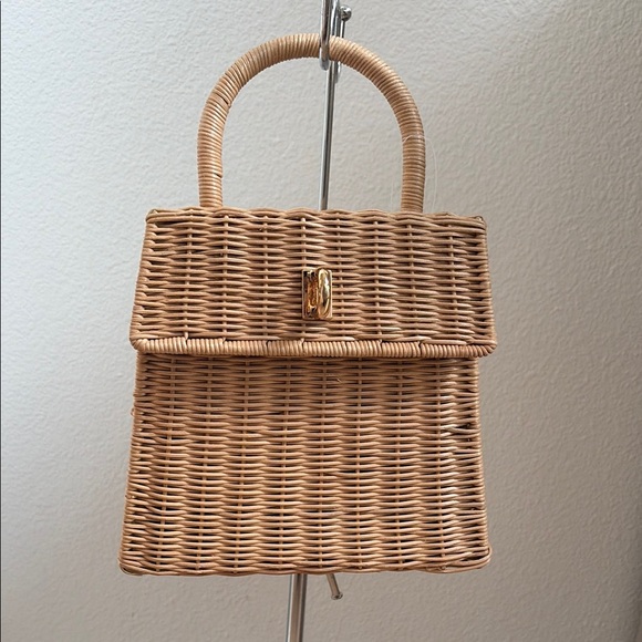 Elegant Tan Woven Handbag